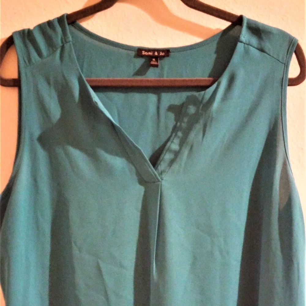 Sami & Jo | Solid Turquoise Split Neck Tank Top